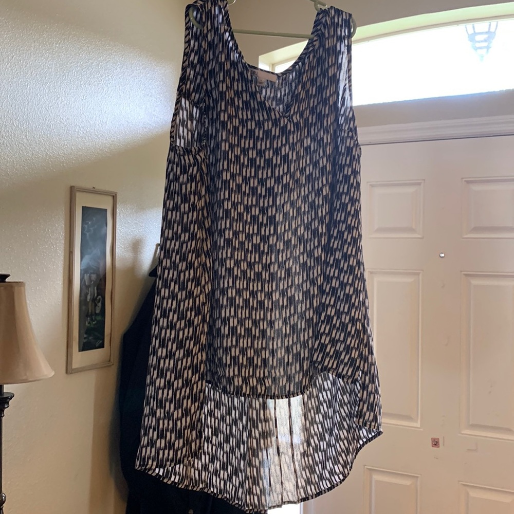 Black and white DR2 blouse polyester hand wash or dry clean only